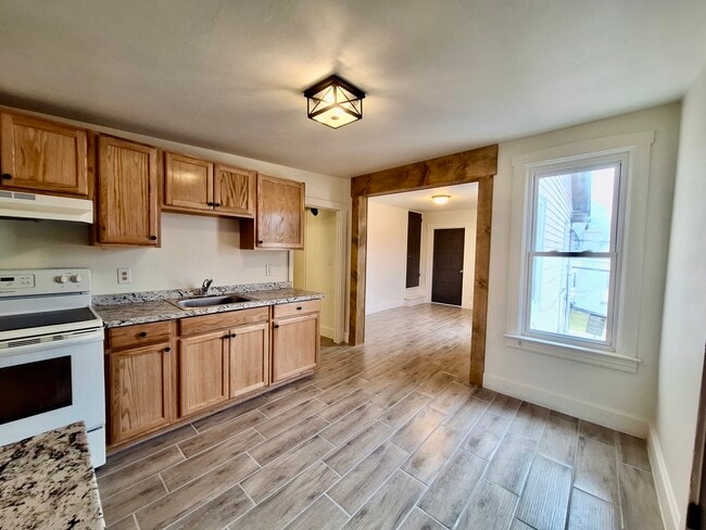 Building Photo - 260 S Spruce St Unit 201