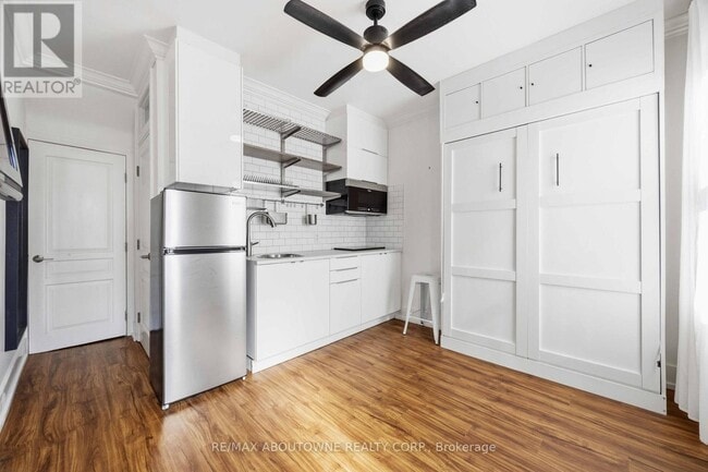 Photo - 793 Pape Ave