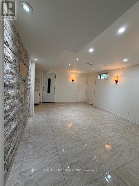 Photo - 366 Waratah Ave