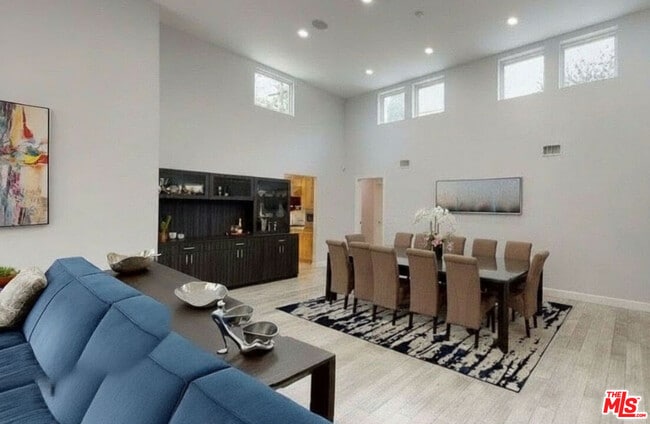 Photo - 10331 La Grange Ave