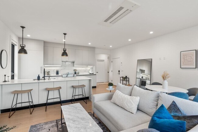 Photo - 75 W Broadway Unidad 202