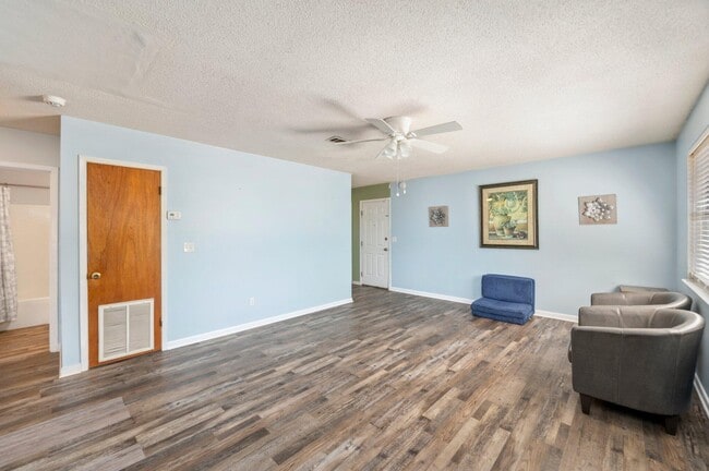 Photo - 1841 County Hwy 183 S