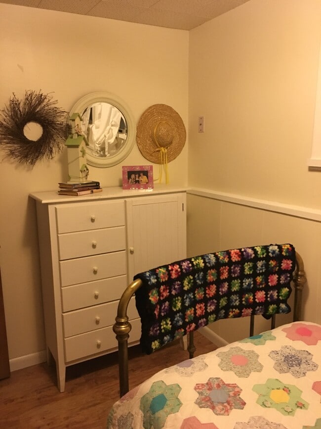 Dormitorio de la planta baja - 1815 E Park Ave