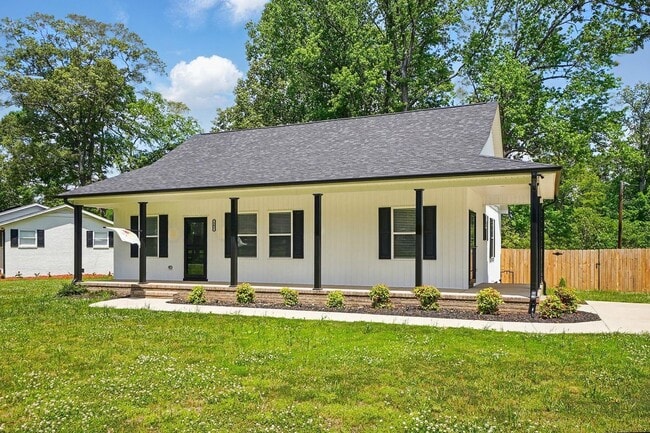 Photo - Mount Holly 3 Bedroom Ranch w/ Fenced in Back Yard