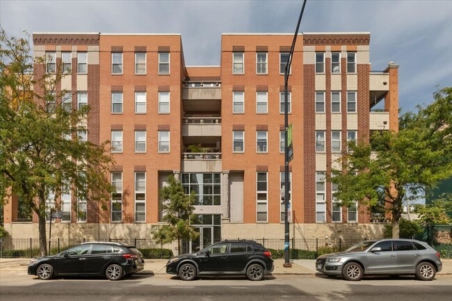 Building Photo - 3550 W Montrose Ave Unit 408 Rental
