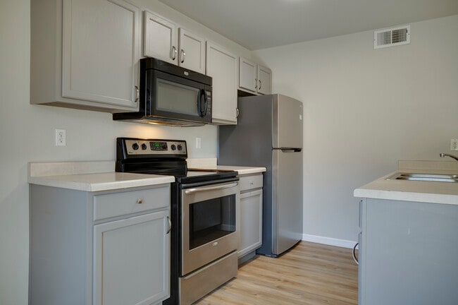 Building Photo - 4203 Sunset Ridge Ct Unit 4203 Sunset Ridge Court