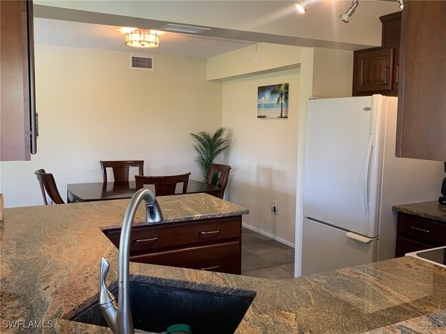 Photo - 7410 Lake Breeze Dr Unidad 201
