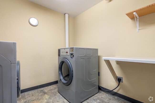 Laundry - Clintonville Park Apartments