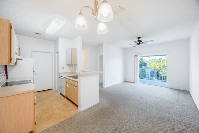 Photo - RENT BY MARCH 31st and RECEIVE 2 WEEKS OFF...