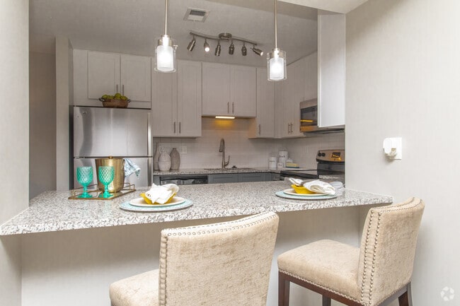 2BR, 2BA - 1210SF