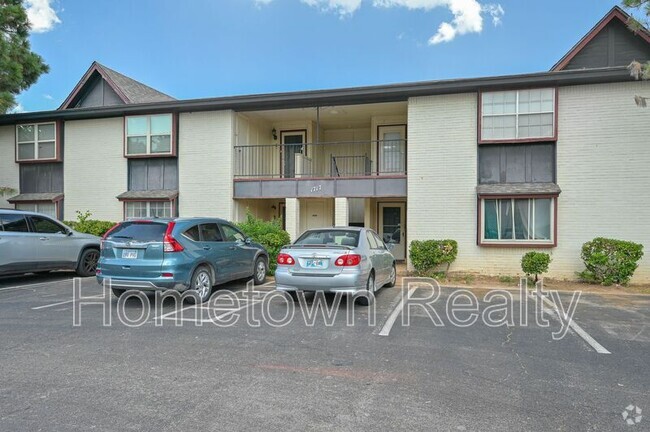 Building Photo - 1717 E Lindsey St Unit 4 Rental