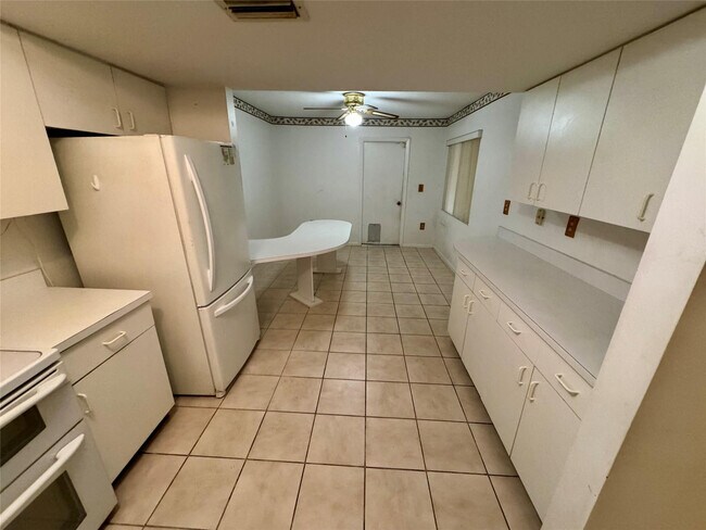 Photo - 604 N University Dr