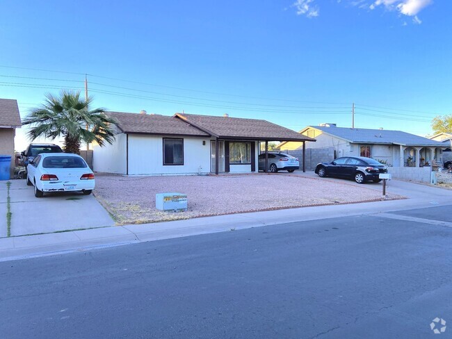 Building Photo - REMODELED 2BR 2BA HOUSE, POOL, PATIO, GREA...