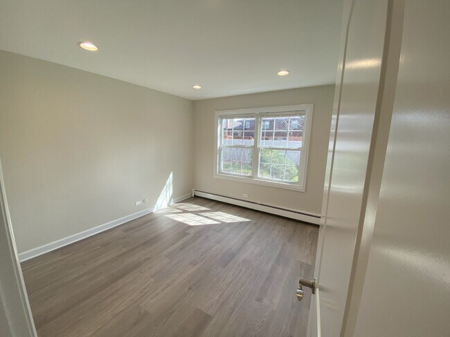 785 Pershing Ave