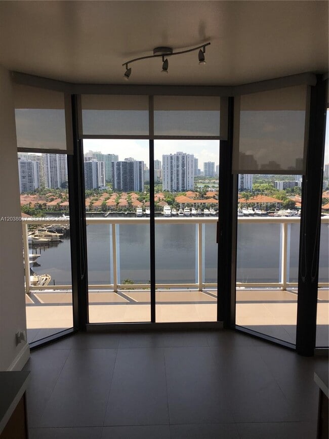Building Photo - 3640 Yacht Club Dr Unit 1609