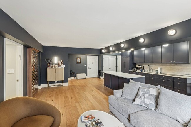 Photo - 100 W 57th St Unit 11-J
