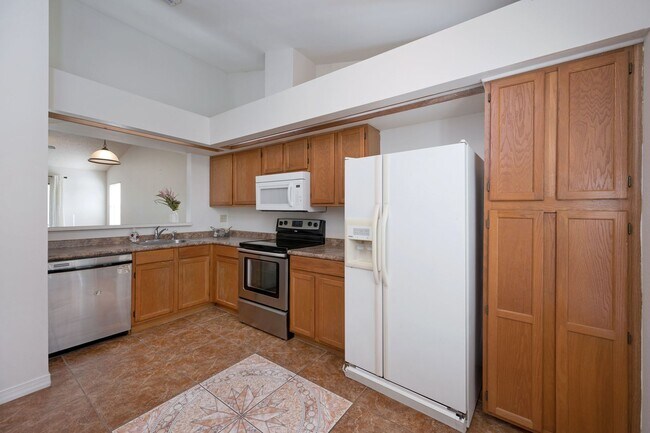 Photo - 102 Candlewick Ct