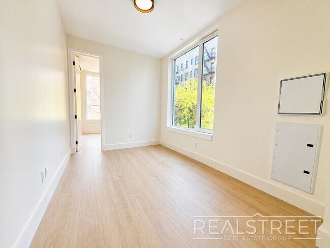 Photo - Rogers Avenue Unidad 2C