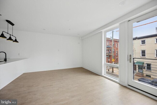 Building Photo - 1614 Ridge Ave Unit 204 Rental