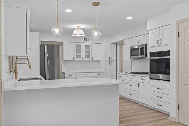 Photo - 1305 Warwick Ct