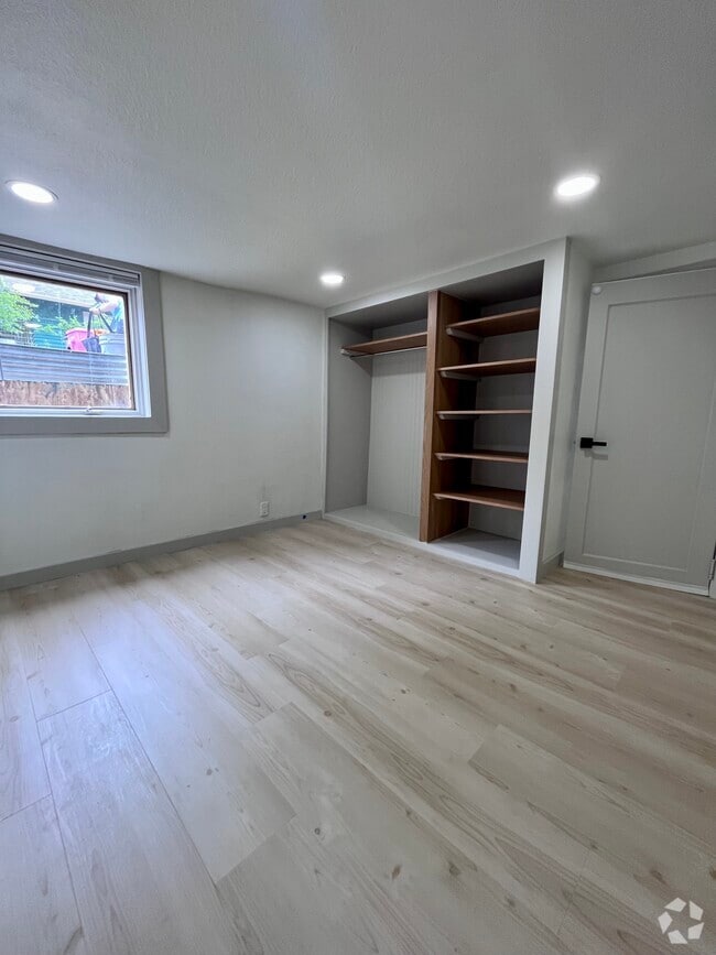 Building Photo - 3909 Hayes Ave Unit B Rental