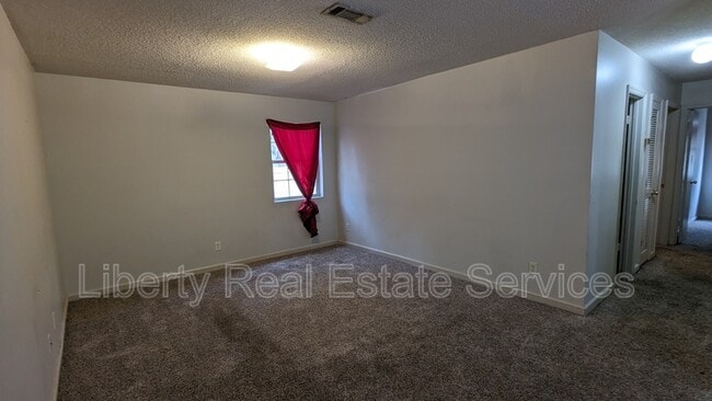Building Photo - 132 Rolland St Unit Apt 5