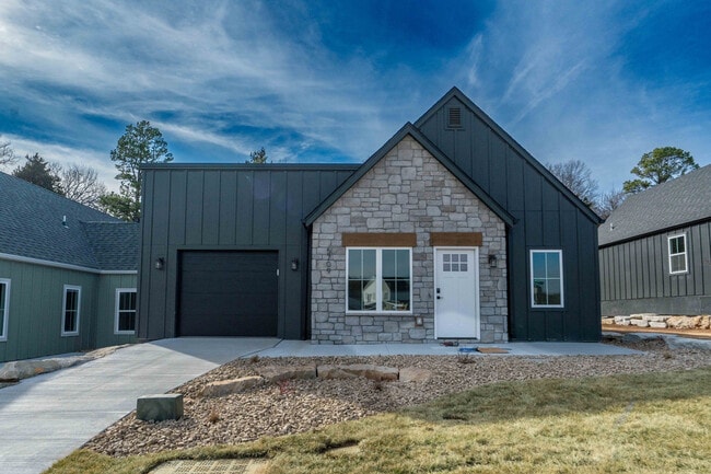 Subdivisión Owen-Silos - Casas de lujo - Sur de Springfield, Missouri - Dos habitaciones - Anderson - Patio delantero y entrada para autos - Owen Silos