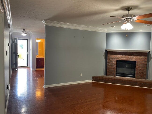 Photo - Knoxville 37931 - 4 bedroom, 2.5 bath home - Contact Susan Calabrese (865) 591-9204