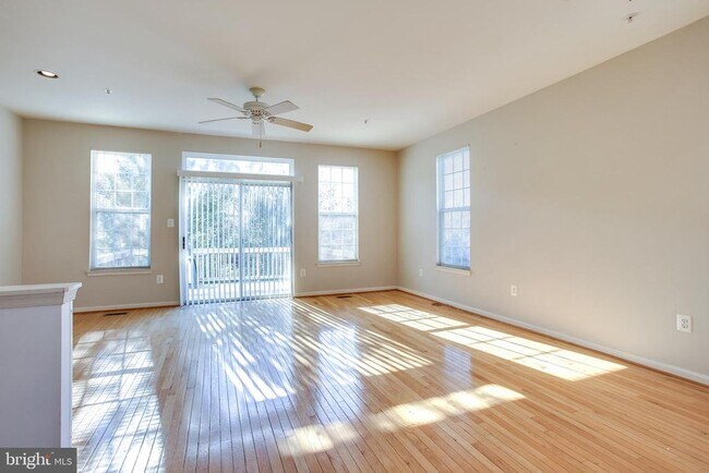 Photo - 100 Penwick Cir