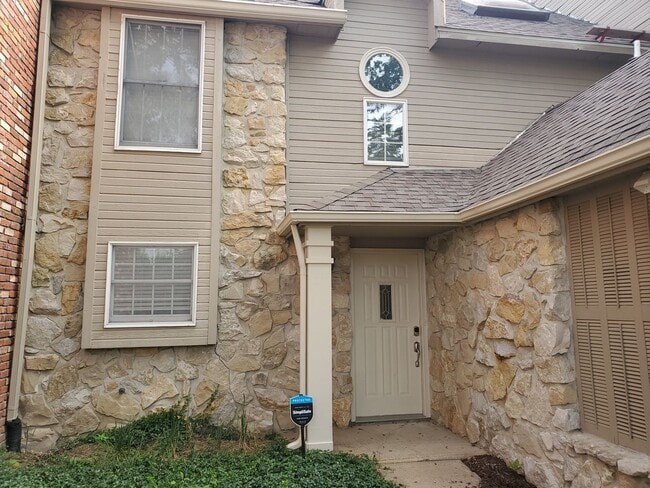 Photo - 3 bd, 2.5 ba Village South condo, great so...