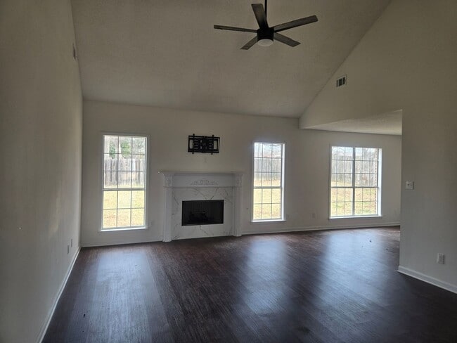 Photo - Gorgeous Corner Lot Arlington Home For Rent