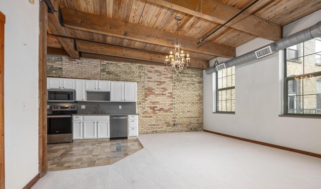 Photo - 940 Monroe Ave NW