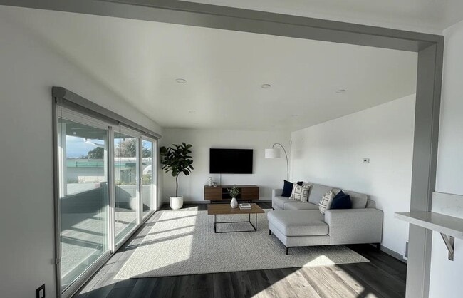 Photo - 3081 Birmingham Dr