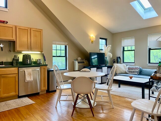 Photo - 241 River St Unit 10