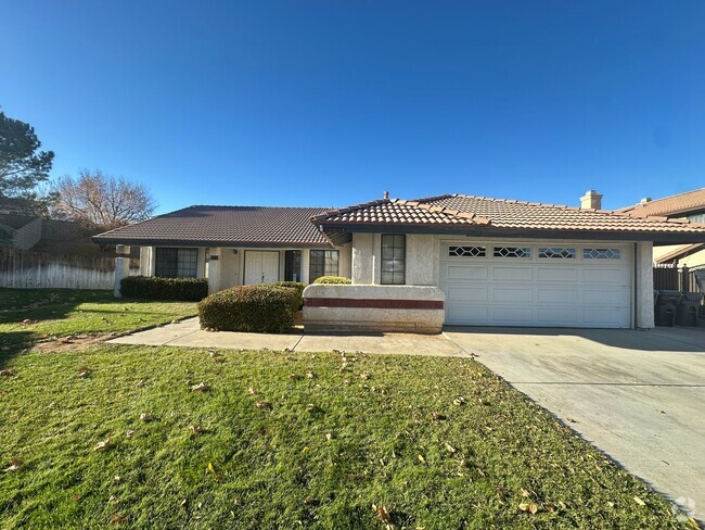 Building Photo - Spacious Rancho Vista Home With RV Access