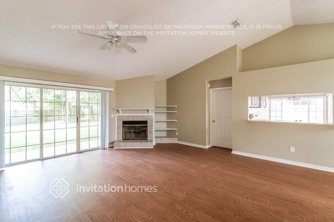 Photo - 7842 Mactavish Way S