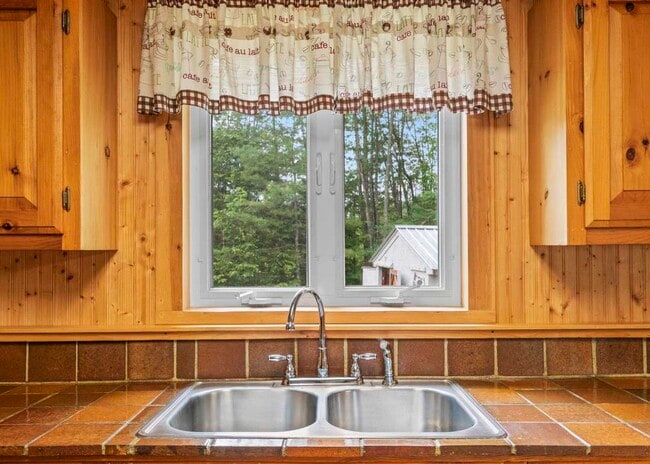 Photo - 7 Kincaid Ln