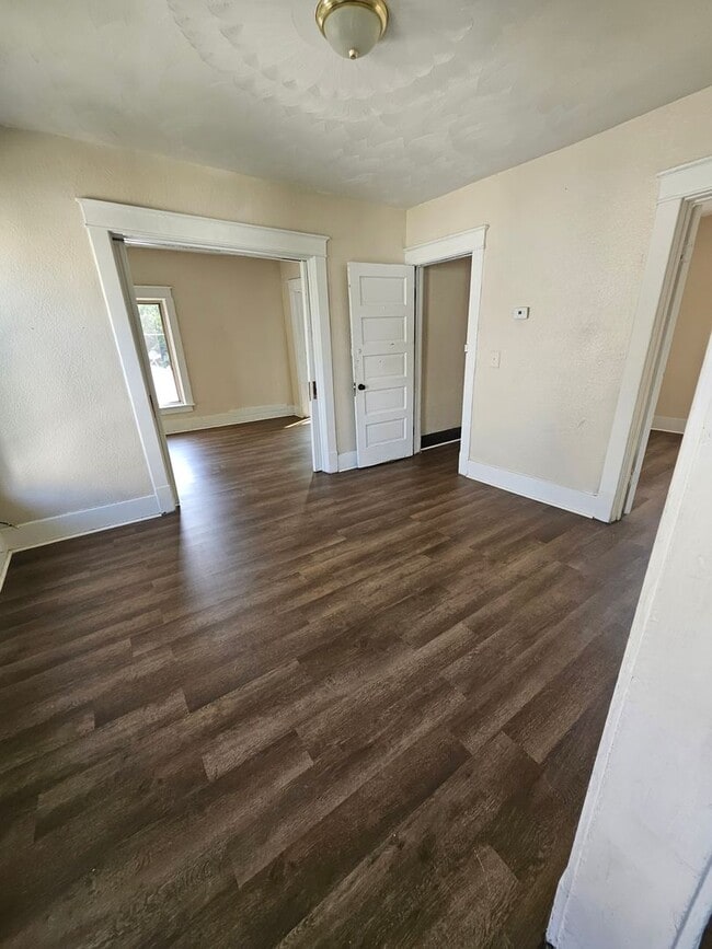Building Photo - Upper 3 bedroom unit