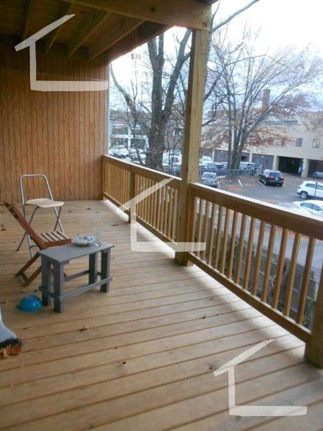 Photo - 3 Bedroom Close to BU West