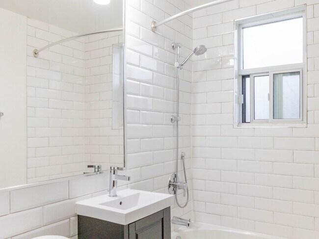 3015 & 3017 Queen St E