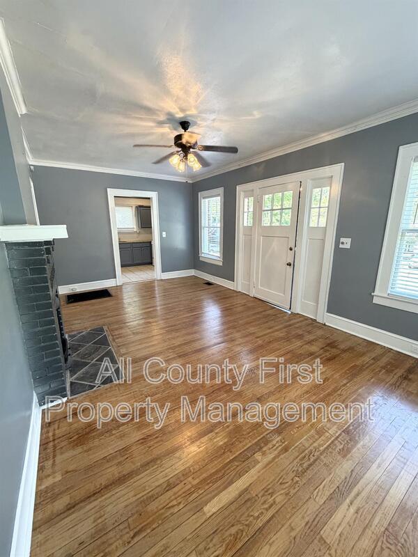 Photo - 980 Woodland Ave SE