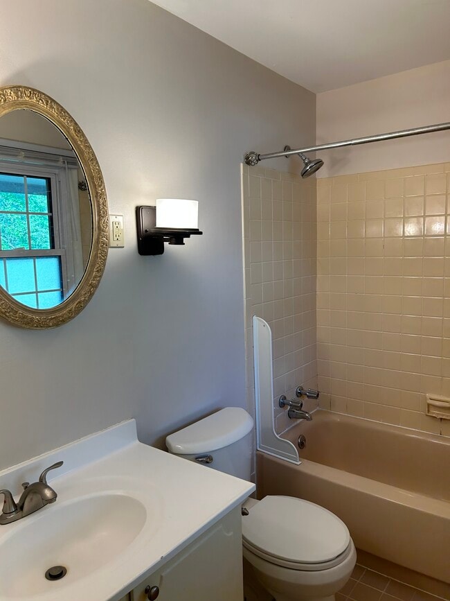 Photo - 119 W 41st St