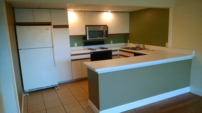 Building Photo - 3BR/2BA Condo Near UT Ag Campus & Vet School Unit SRC212 BR1 (SE Master w/private bath) (HOLD)