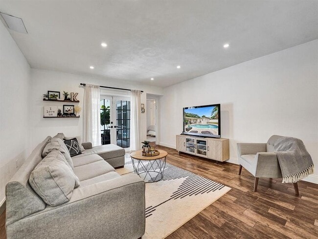 Photo - 4960 SW 89th Ave