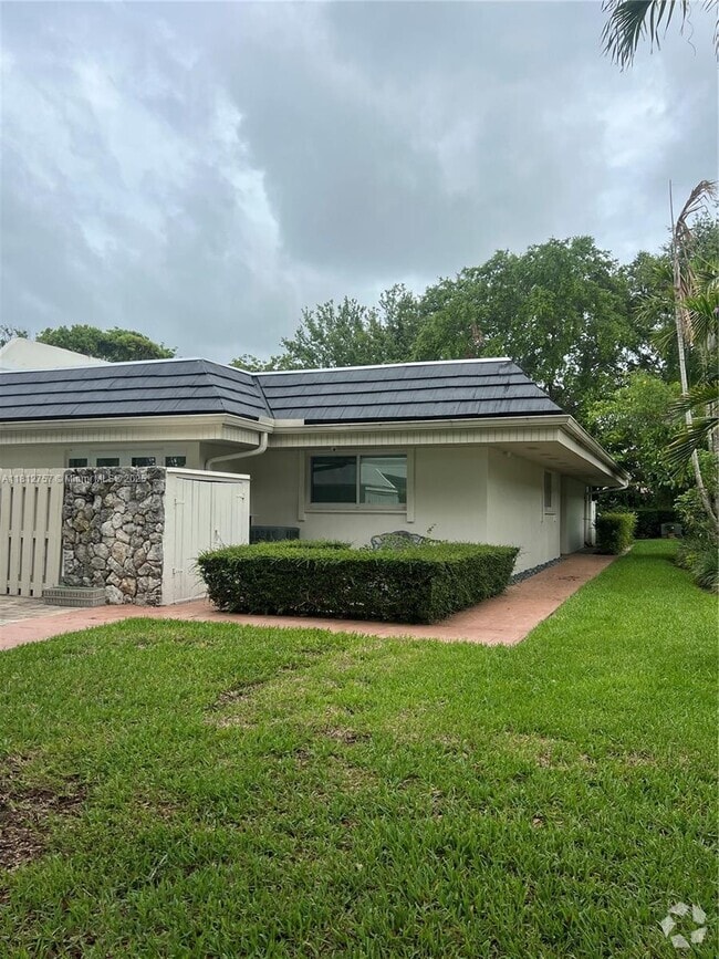 Building Photo - 8110 SW 83rd St Rental