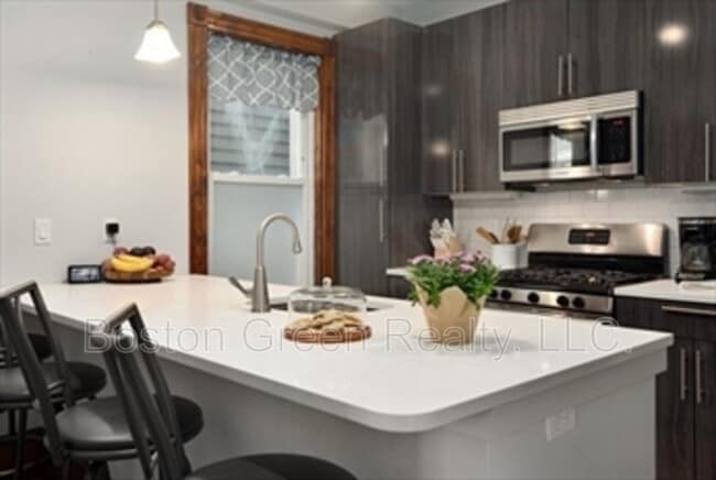 Building Photo - 181 M St