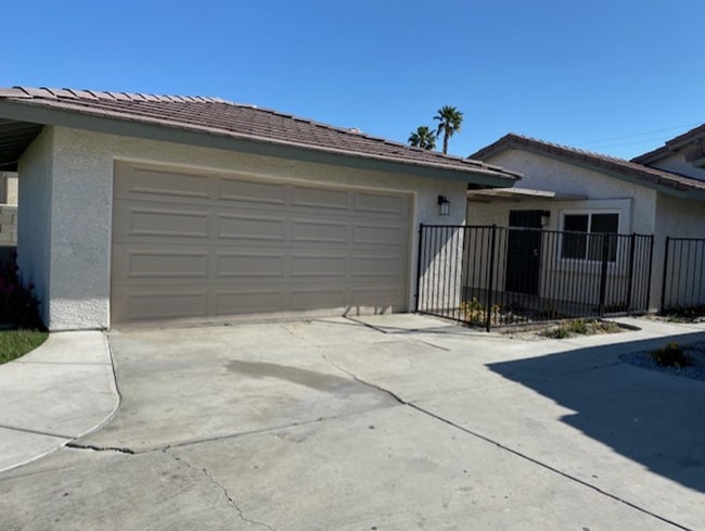Building Photo - COMING SOON!!  3 bedroom 2 bath Duplex in ... Unit A Rental