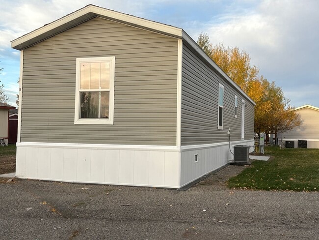 Photo - 16 Rainier St N