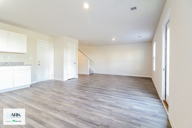 Photo - 17 Carters Grn Dr