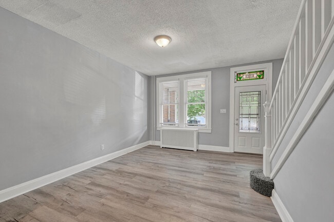 Photo - 404 Cornwall St